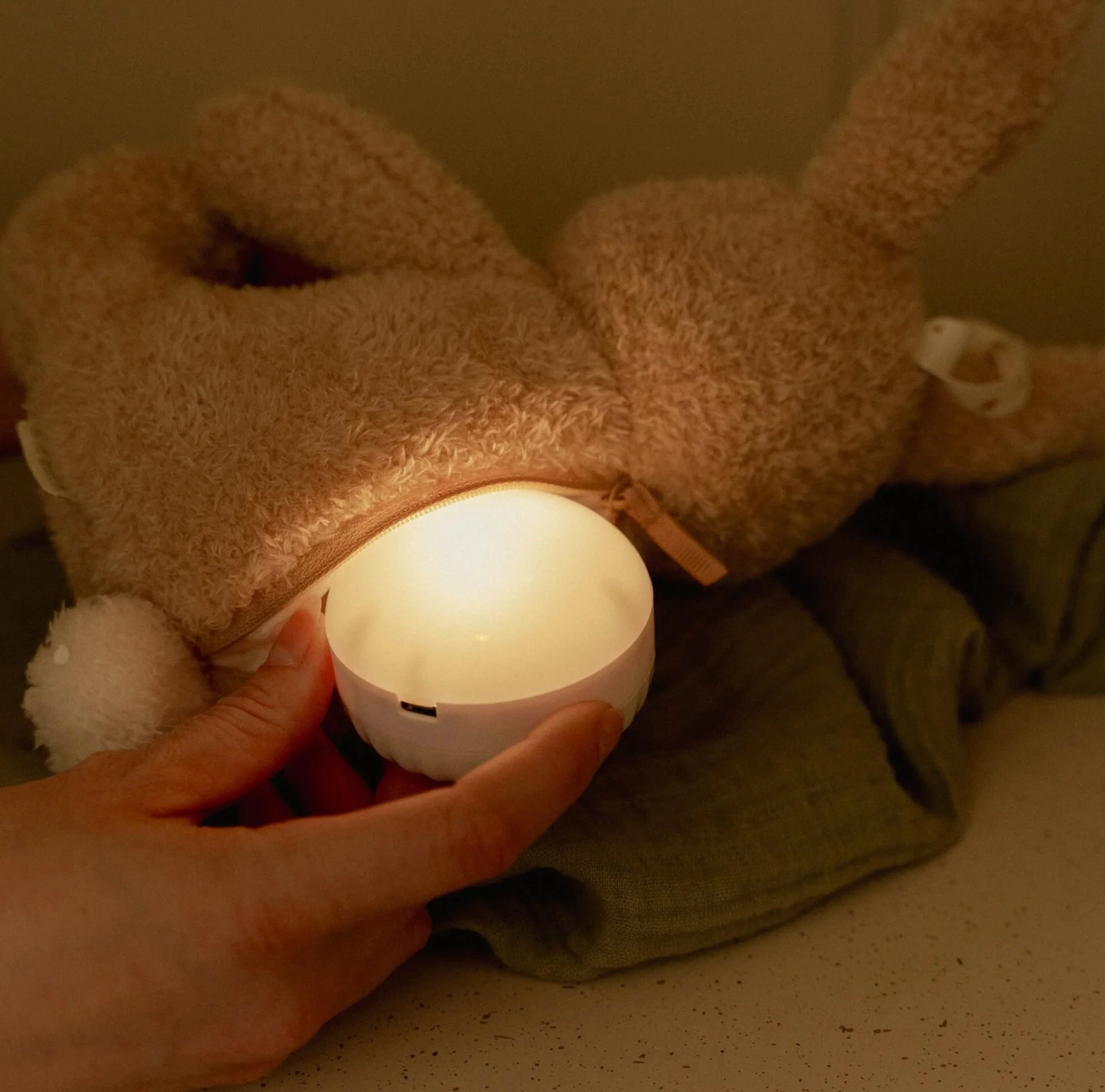 Knuffelkonijn Licht & Geluid - Beige - Baby Bunny - Little Dutch