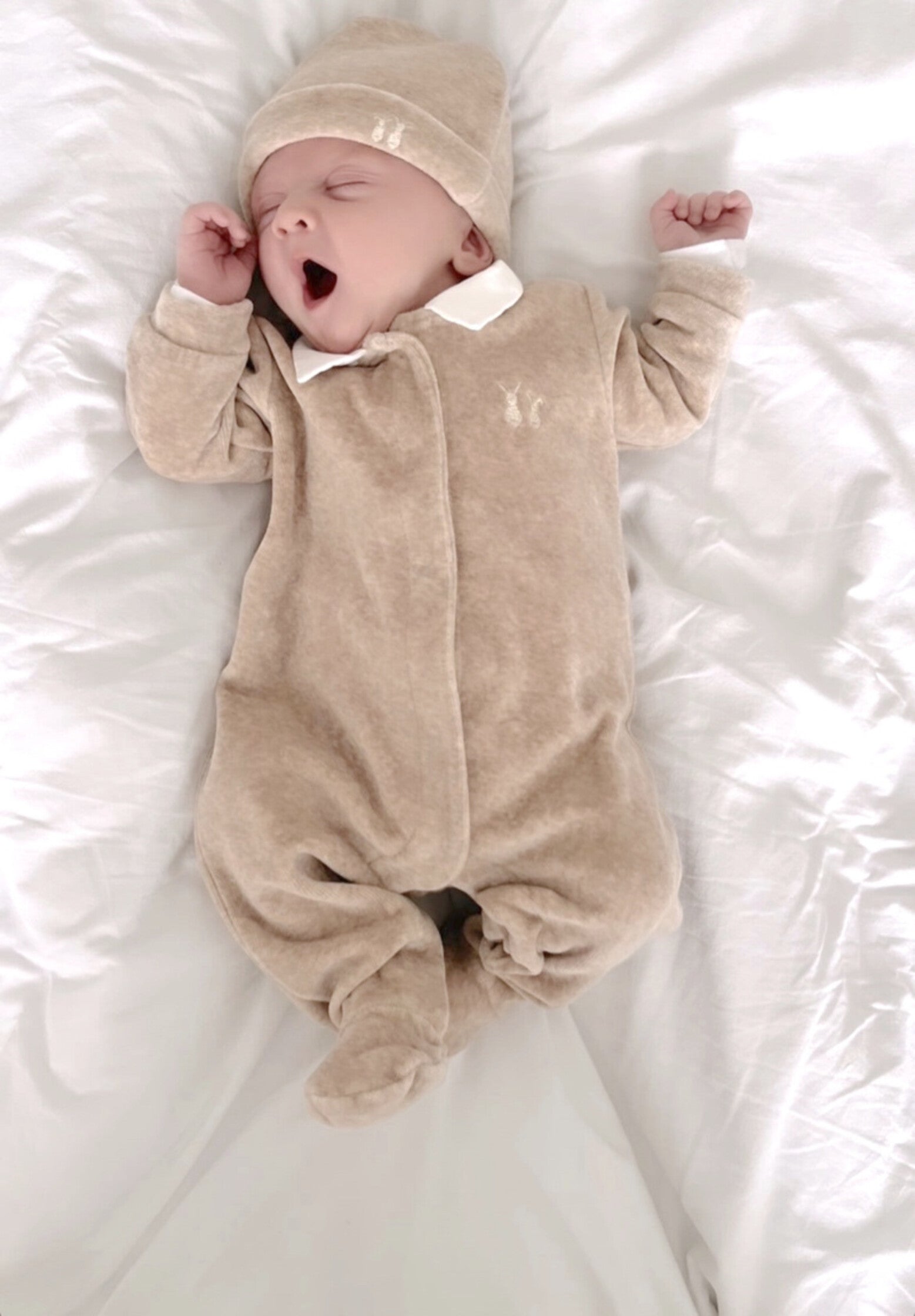 Babypakje Velours Camel met poplin kraagje - Poetree Kids